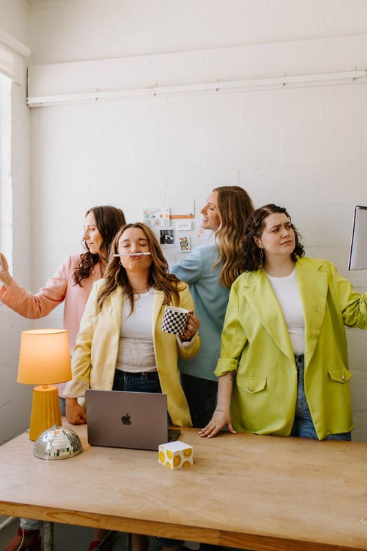 Lonely Girls Coworking Club